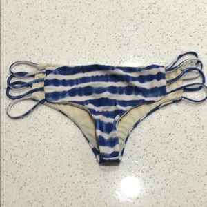 Size medium Acacia bottoms! 💙